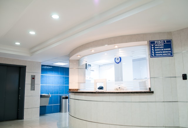Accueil d’une clinique moderne