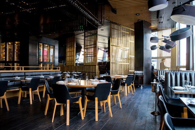 Salle de restaurant moderne