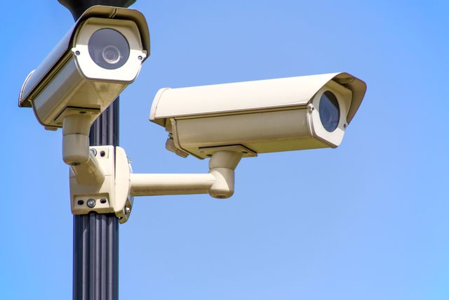 Caméras de surveillance installées sur un site sensible